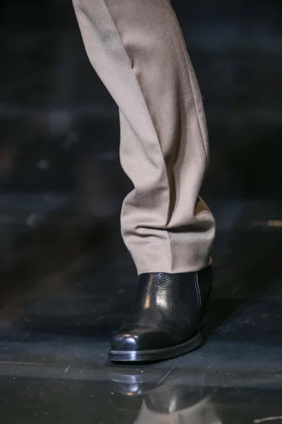 Look 19
